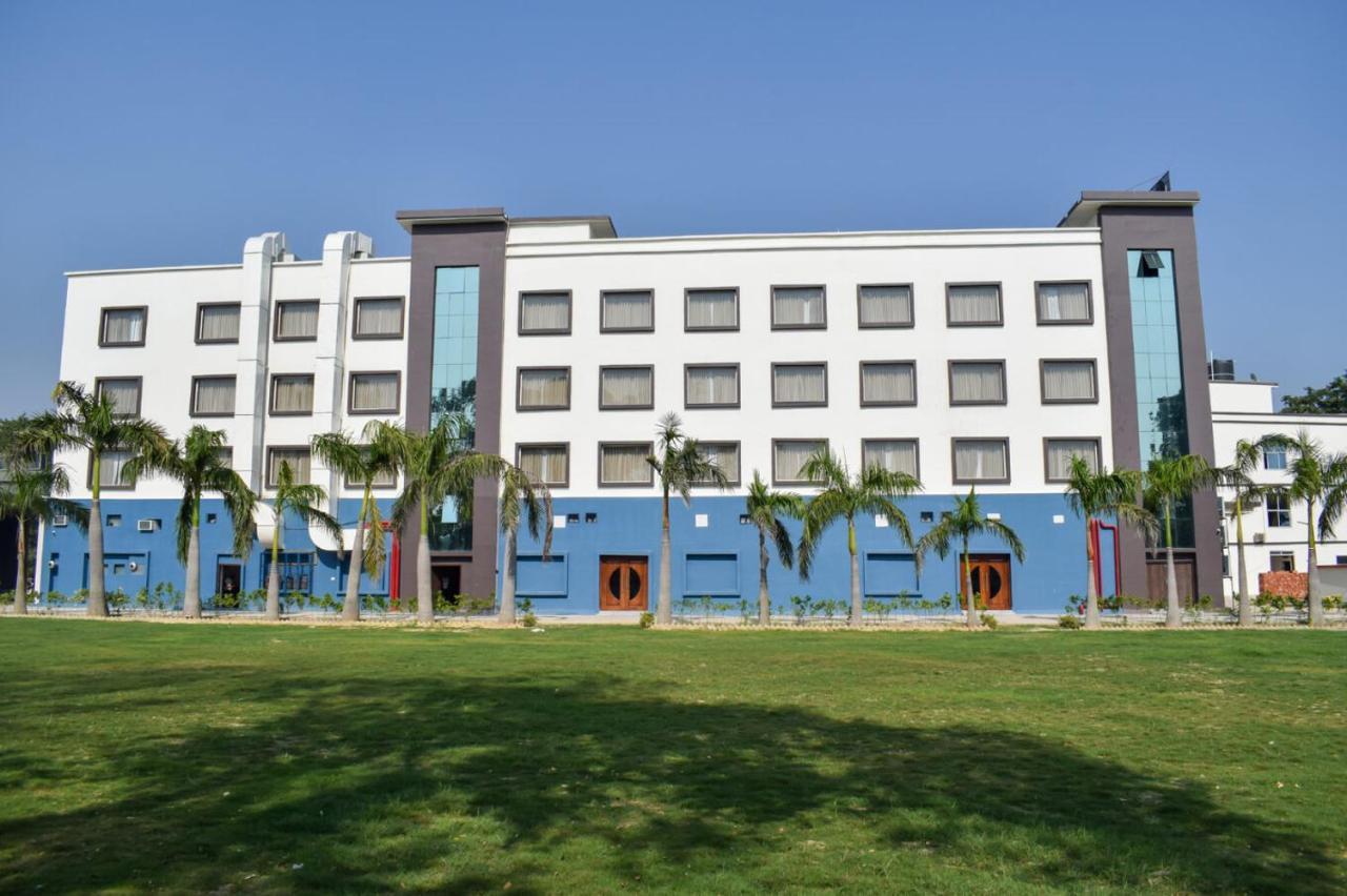 Tulip Inn Shravasti Bahraich ภายนอก รูปภาพ